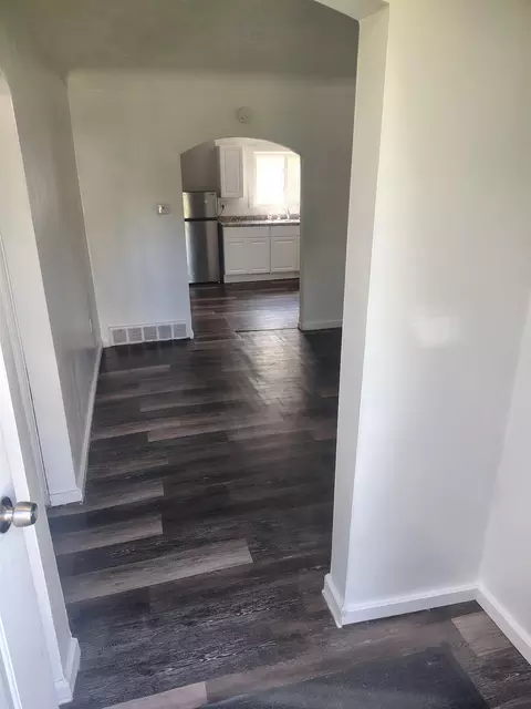 Entry Way - 210 Doepker, Owosso, MI 48867 photo 1 of 4