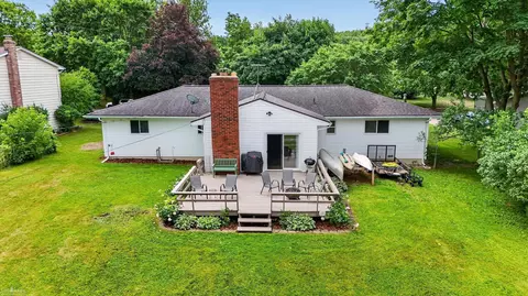Exterior - 313 Dutch Ml, Flushing, MI 48433 photo 5 of 9