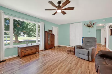 Living - 313 Dutch Ml, Flushing, MI 48433 photo 3 of 3