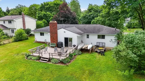 Exterior - 313 Dutch Ml, Flushing, MI 48433 photo 6 of 9