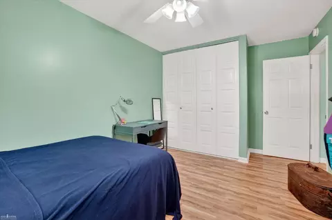 Bedroom - 313 Dutch Ml, Flushing, MI 48433 photo 4 of 7