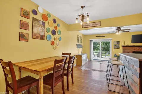 Dining - 313 Dutch Ml, Flushing, MI 48433 photo 1 of 2