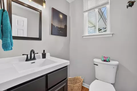 Bath - 313 Dutch Ml, Flushing, MI 48433 photo 3 of 3
