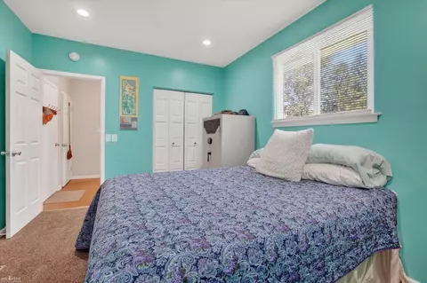 Bedroom - 313 Dutch Ml, Flushing, MI 48433 photo 7 of 7