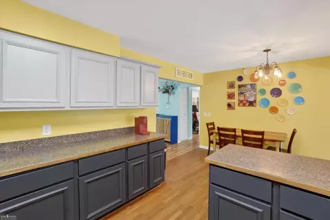 Kitchen - 313 Dutch Ml, Flushing, MI 48433 photo 5 of 5