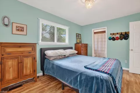 Bedroom - 313 Dutch Ml, Flushing, MI 48433 photo 2 of 7