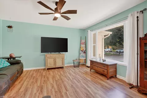 Living - 313 Dutch Ml, Flushing, MI 48433 photo 2 of 3