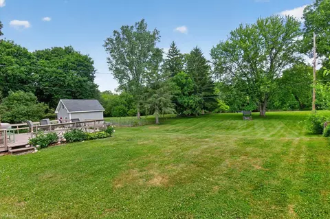 Exterior - 313 Dutch Ml, Flushing, MI 48433 photo 3 of 9