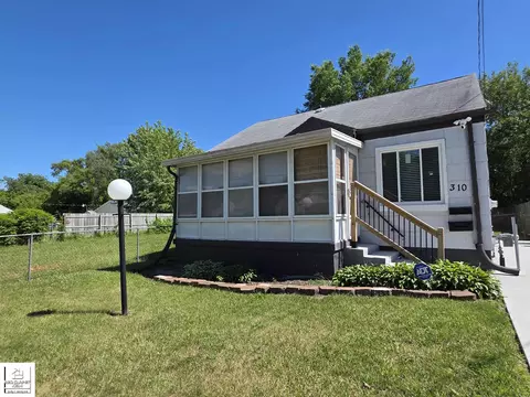 310 E Lyndon, Flint, MI 48505
