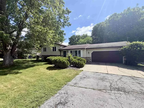 4132 Meadowbrook, Freeland, MI 48623