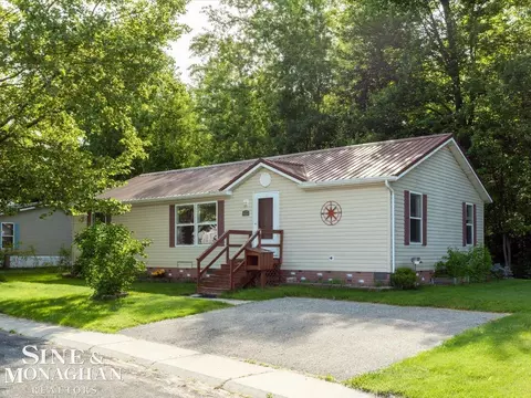 127 Hidden Springs St, Fort Gratiot, MI 48059