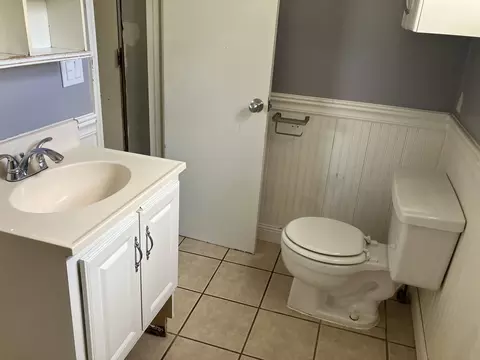 Bath - 210 Sherman, Gladwin, MI 48624 photo 1 of 2