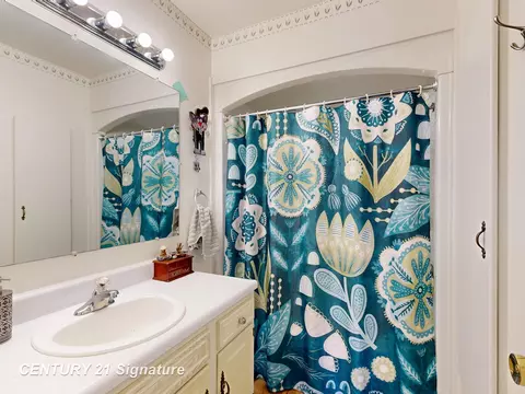 Bath - 5317 Vineyard, Flushing, MI 48433 photo 1 of 4