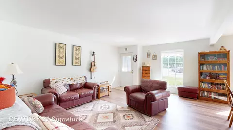 Living - 5317 Vineyard, Flushing, MI 48433 photo 2 of 2