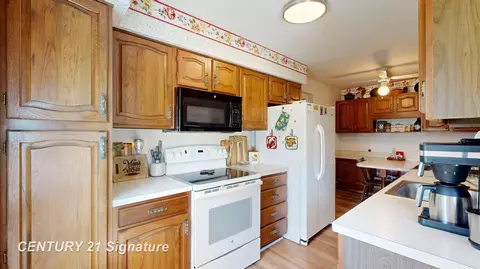 Kitchen - 5317 Vineyard, Flushing, MI 48433 photo 1 of 3