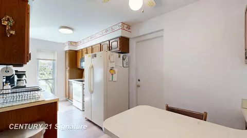 Kitchen - 5317 Vineyard, Flushing, MI 48433 photo 3 of 3