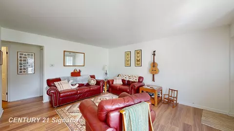 Living - 5317 Vineyard, Flushing, MI 48433 photo 1 of 2