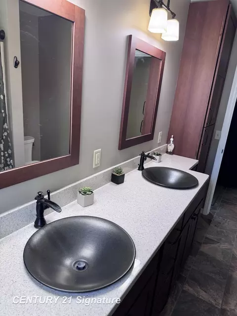 Bath - 200 S Fifth, Roscommon, MI 48653 photo 1 of 4