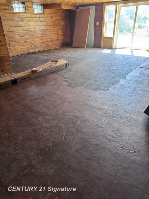 Living - 200 S Fifth, Roscommon, MI 48653 photo 6 of 6