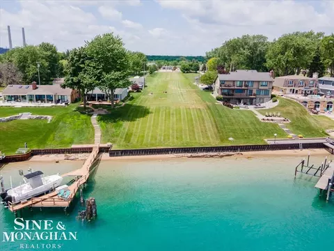 4147 River Rd, East China, MI 48450
