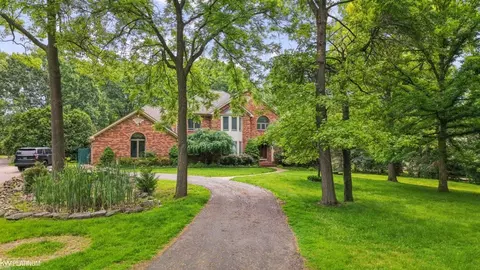 3701 Green Lk, West Bloomfield, MI 48324
