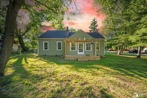 93 N Division, Petersburg, MI 49270