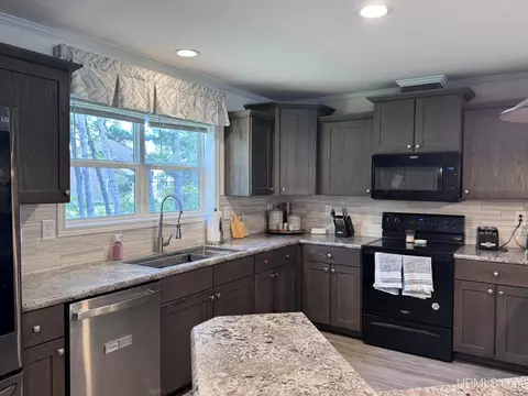 Kitchen - 1685 Ellsworth, Ishpeming, MI 49849 photo 2 of 7