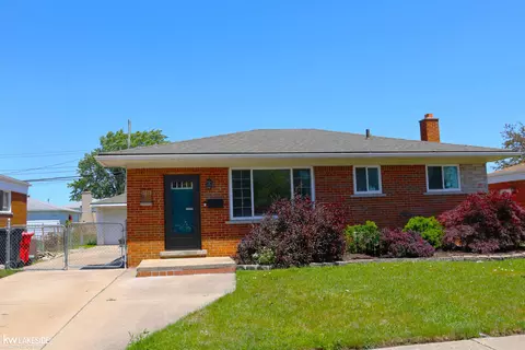 15625 Chestnut, Roseville, MI 48066