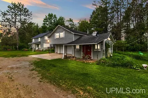 10565 State M35, Gladstone, MI 49837