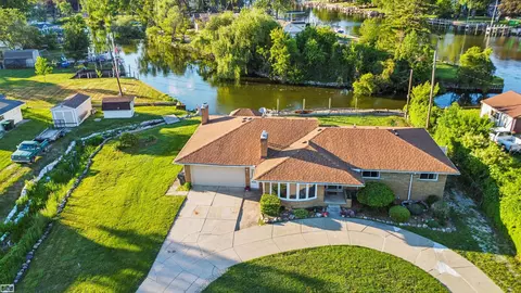 28697 South Riv, Harrison Township, MI 48045