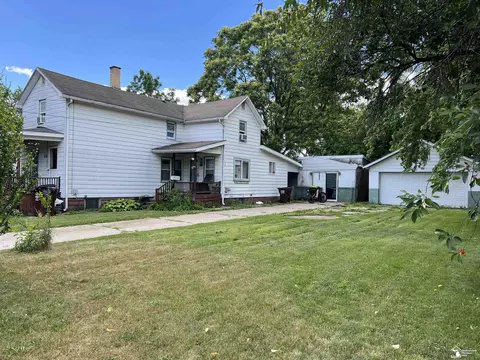 820 Adams, Monroe, MI 48161 photo 2