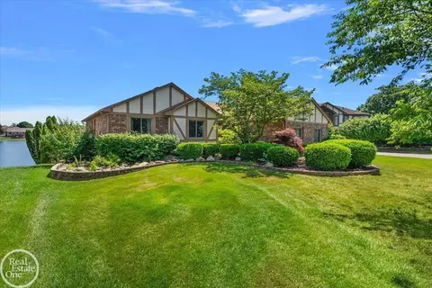 3286 Sandy Pt, Shelby Township, MI 48316