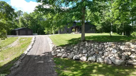 381 Miller Lk, Columbiaville, MI 48421