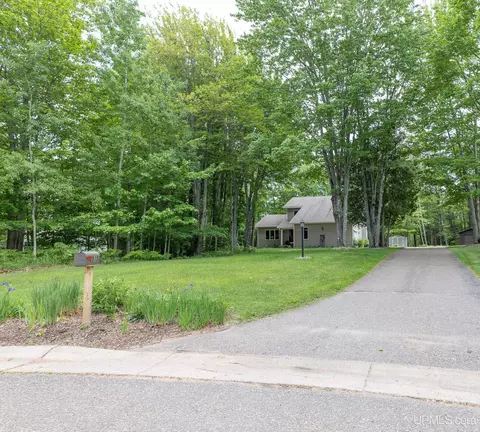 935 W Orianna, Marquette, MI 49855