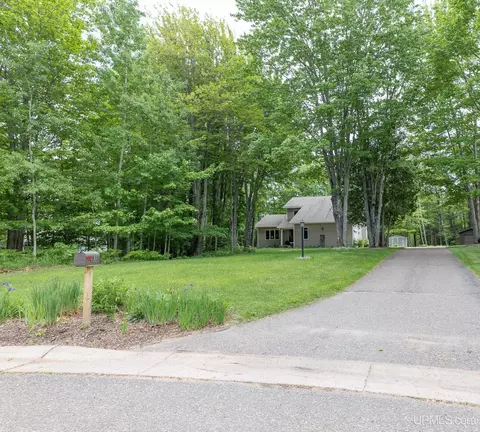 935 W Orianna, Marquette, MI 49855