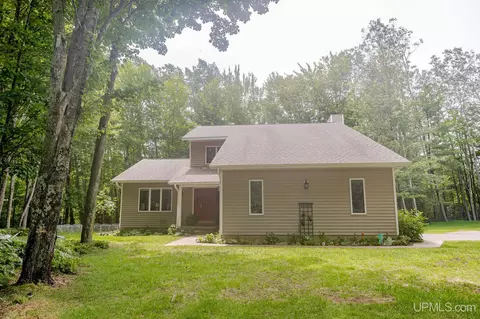 935 W Orianna, Marquette, MI 49855