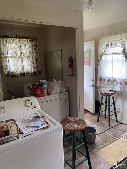 809 Pipis, Monroe, MI 48162 photo 3