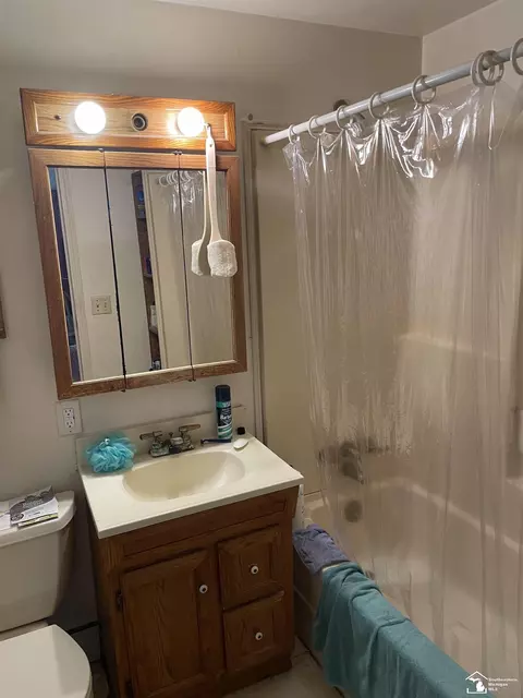 809 Pipis, Monroe, MI 48162 photo 4