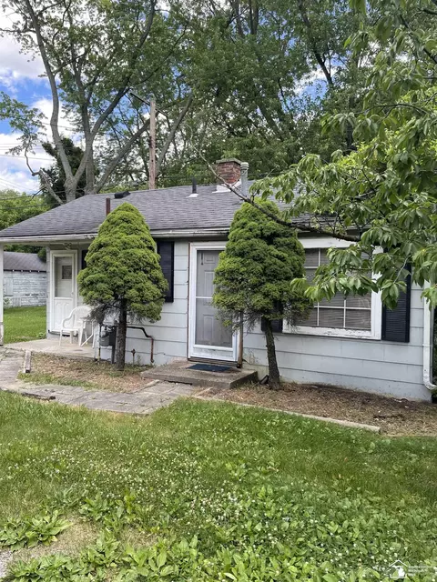 809 Pipis, Monroe, MI 48162 photo 2