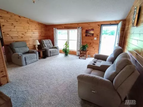 Living - 1245 Chappel Vly, Gladwin, MI 48624 photo 2 of 3