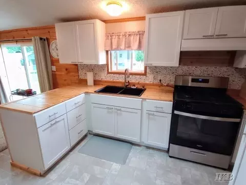 Kitchen - 1245 Chappel Vly, Gladwin, MI 48624 photo 2 of 3