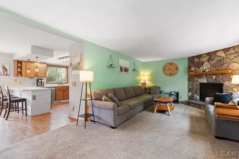 Living - 5340 Sutton, Britton, MI 49229 photo 3 of 6