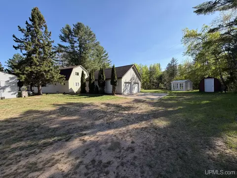 85 E Johnson Lk, Gwinn, MI 49841