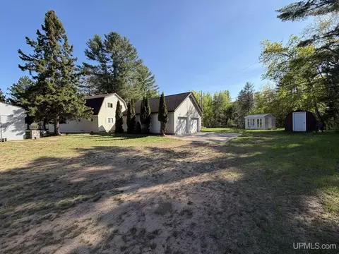 85 E Johnson Lk, Gwinn, MI 49841