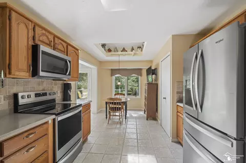 Kitchen - 10735 Secor, Temperance, MI 48182 photo 2 of 3