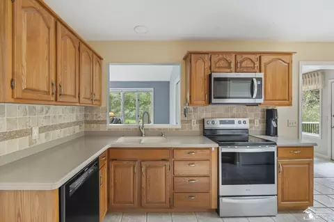 Kitchen - 10735 Secor, Temperance, MI 48182 photo 3 of 3