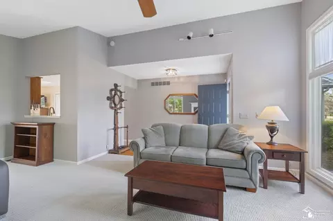 Entry Way - 10735 Secor, Temperance, MI 48182 photo 4 of 10