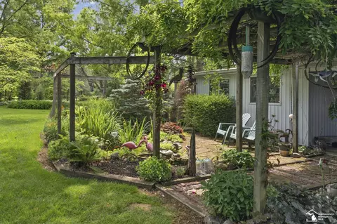 Exterior - 10735 Secor, Temperance, MI 48182 photo 10 of 15