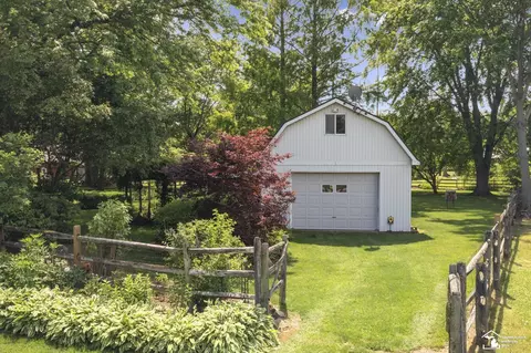 Exterior - 10735 Secor, Temperance, MI 48182 photo 4 of 15