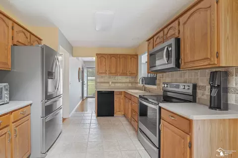 Kitchen - 10735 Secor, Temperance, MI 48182 photo 1 of 3